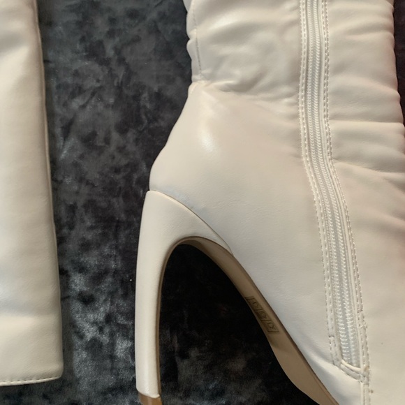 Off white color boots - Picture 5 of 7